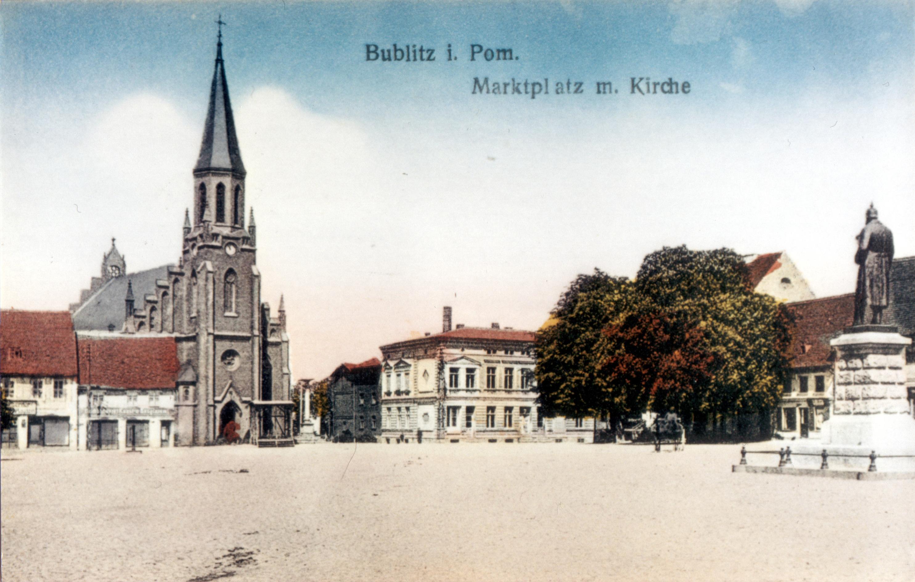 Bublitz in Pommern - Marktplatz mit Johannis-Kirche